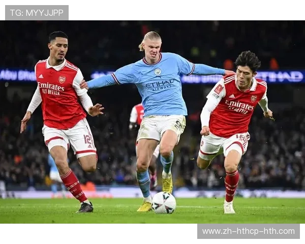 曼城2-0力克阿森纳问鼎联赛杯众将捧杯开怀庆祝荣耀时刻 曼城2-0力克阿森纳问鼎联赛杯众将捧杯开怀庆祝荣耀时刻